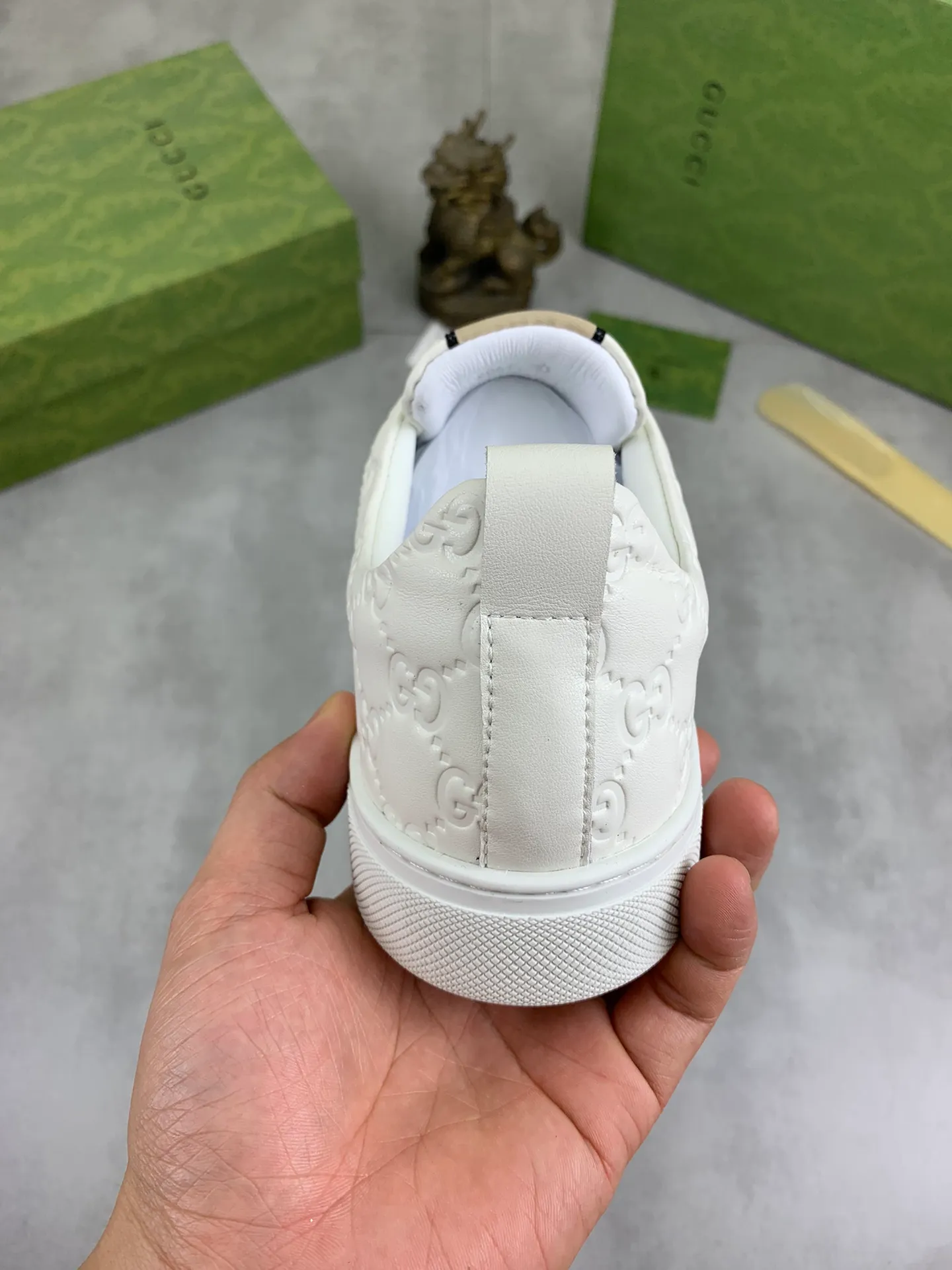Men's shoes 💰P460💰[New model] (GUCCI) official website's latest 🎁🎁casual and fashionable men's shoes👟, hot style 💥 style is simple and elegant, exclusive for trendy men. Unique official website's latest brand double G elements Original 👑Gucci decoration, fashionable and generous, the fabric is original frosted calfskin✅Full imported sheepskin lining, the official website specifies wear-resistant, lightweight original rubber casual outsole, the classic model is taken in kind at the counter🎬38-44 Black or white optional